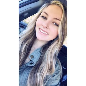 Meet your Posher, Caitlin